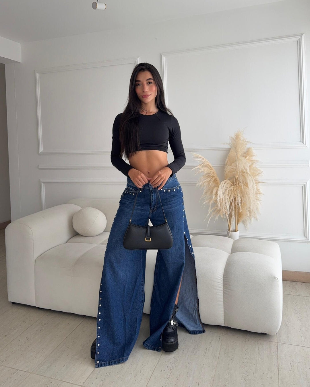 James - Abertura y taches metálicos