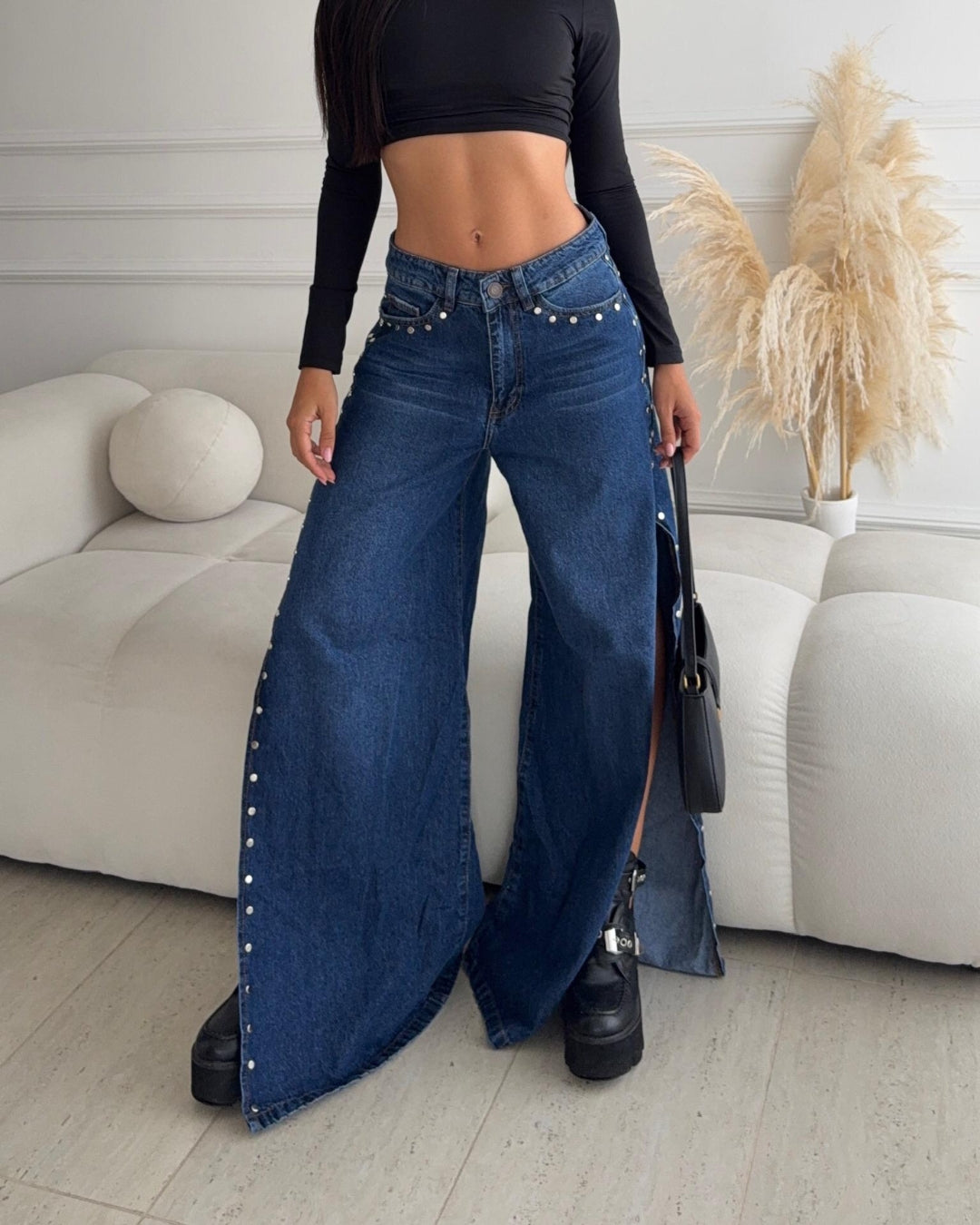 James - Abertura y taches metálicos