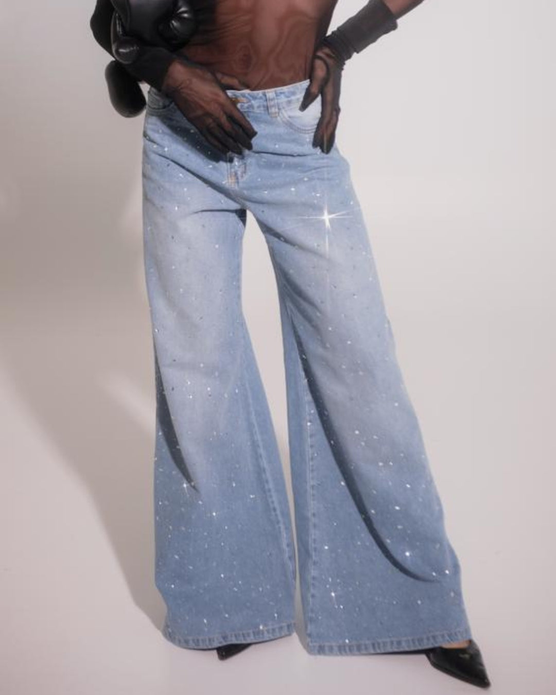 Glow Blue Jean – Destellos y Bota Ancha