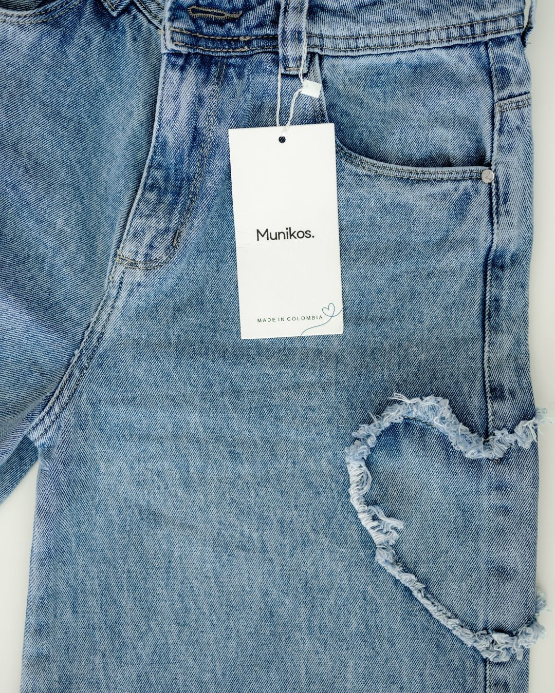 Amoré Jean Tiro Alto con Detalle De Corazones