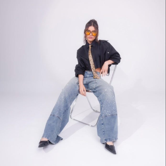 Glow Rebel – Brillo en salpicado, fit relajado, bota ancha