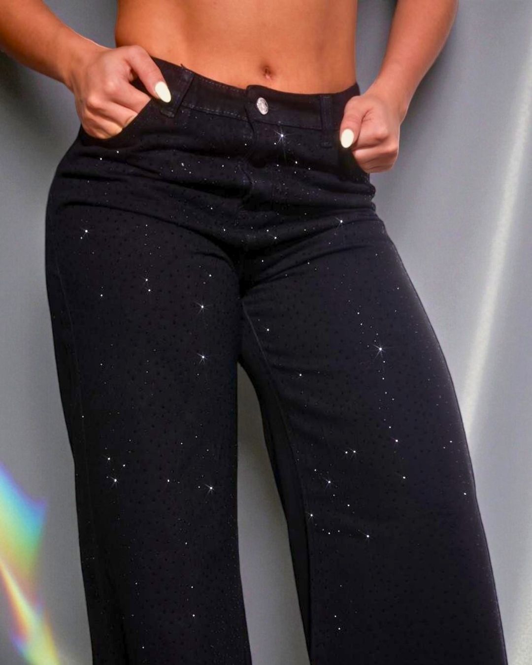 Glow Noir – Brillos negros sutiles y bota ancha