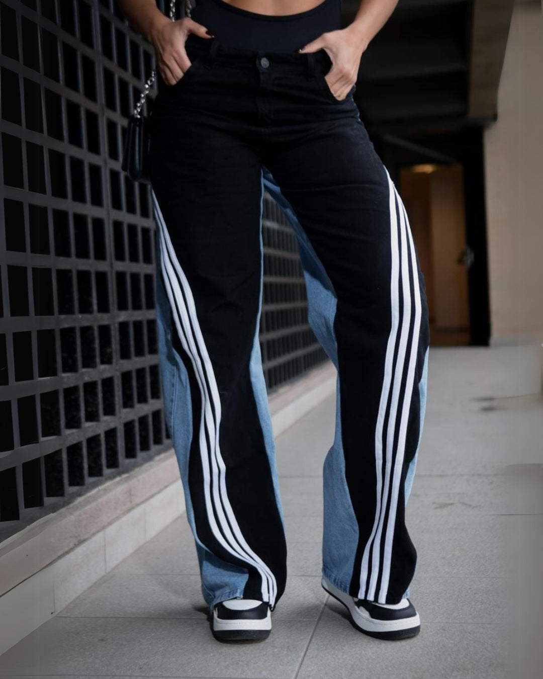 Movalux - Líneas curvas y bota ancha