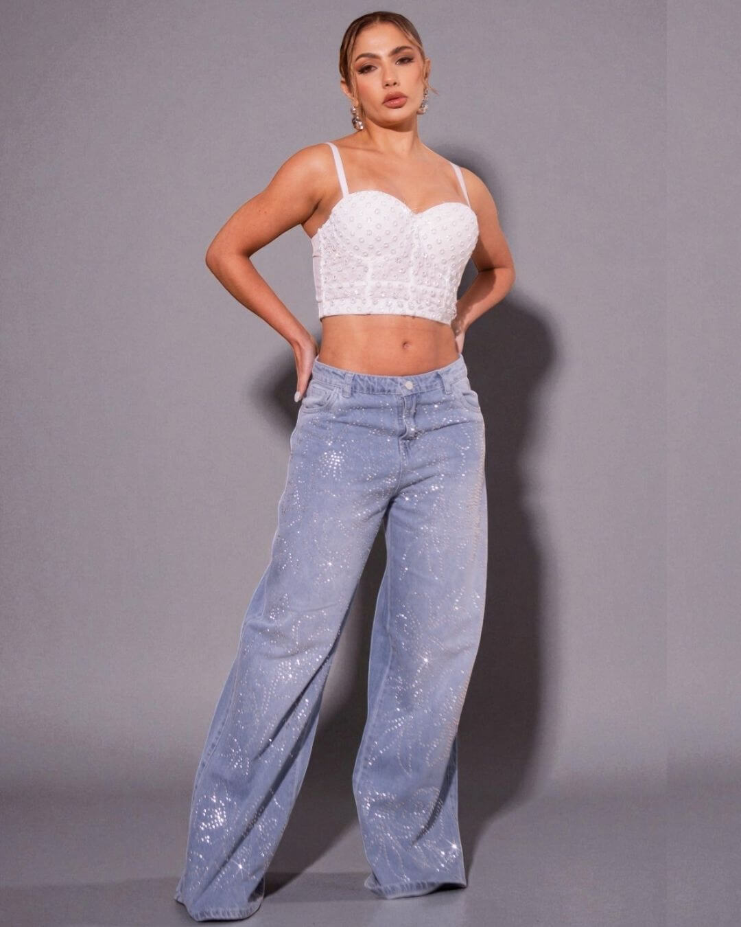 Glow Bloom – Flores en brillo y bota ancha