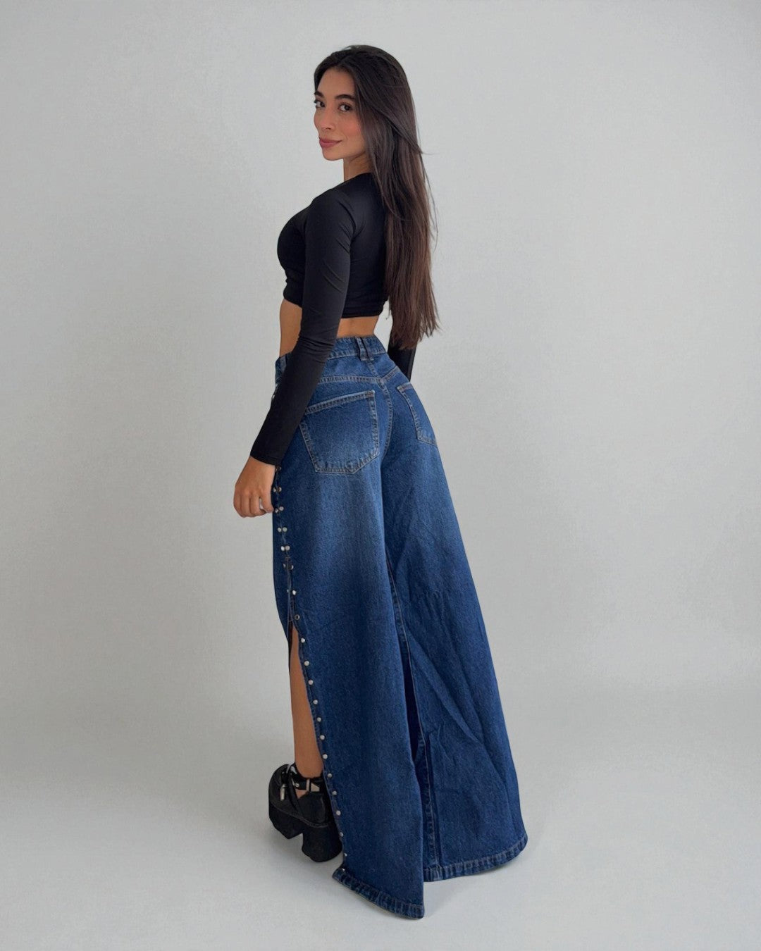 James - Abertura y taches metálicos