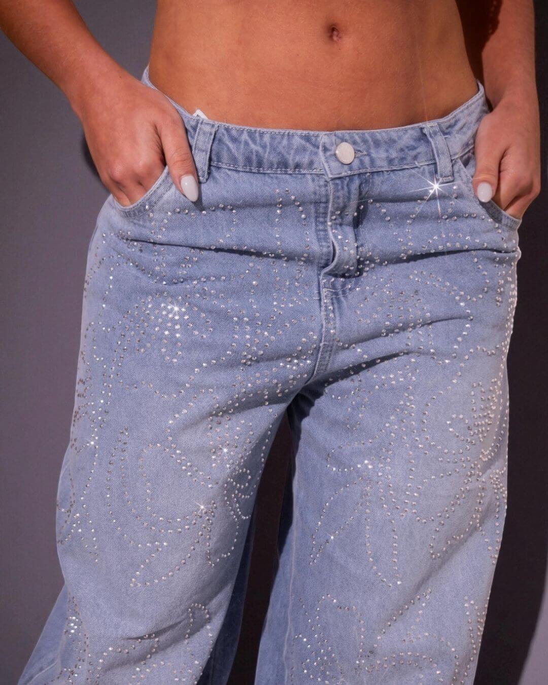 Glow Bloom – Flores en brillo y bota ancha