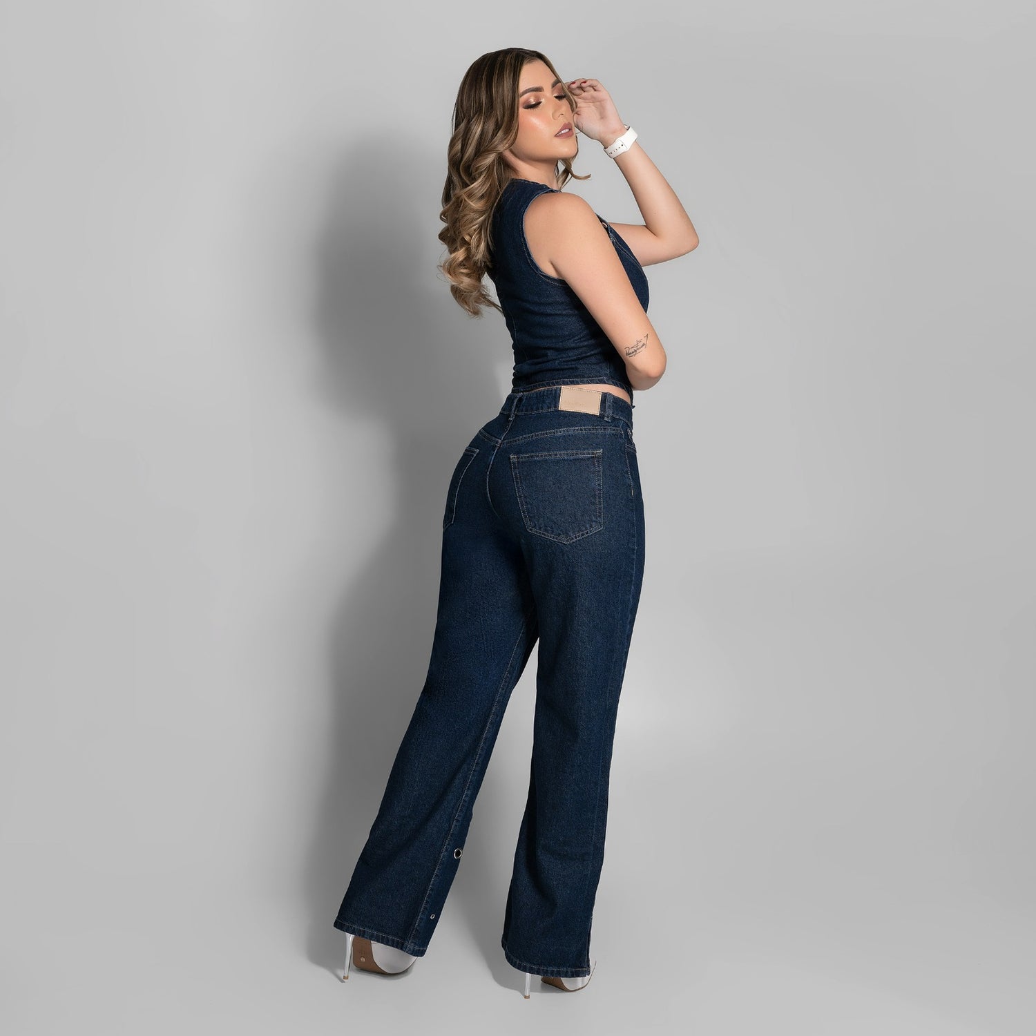 Orbit – Jean con detalles metálicos