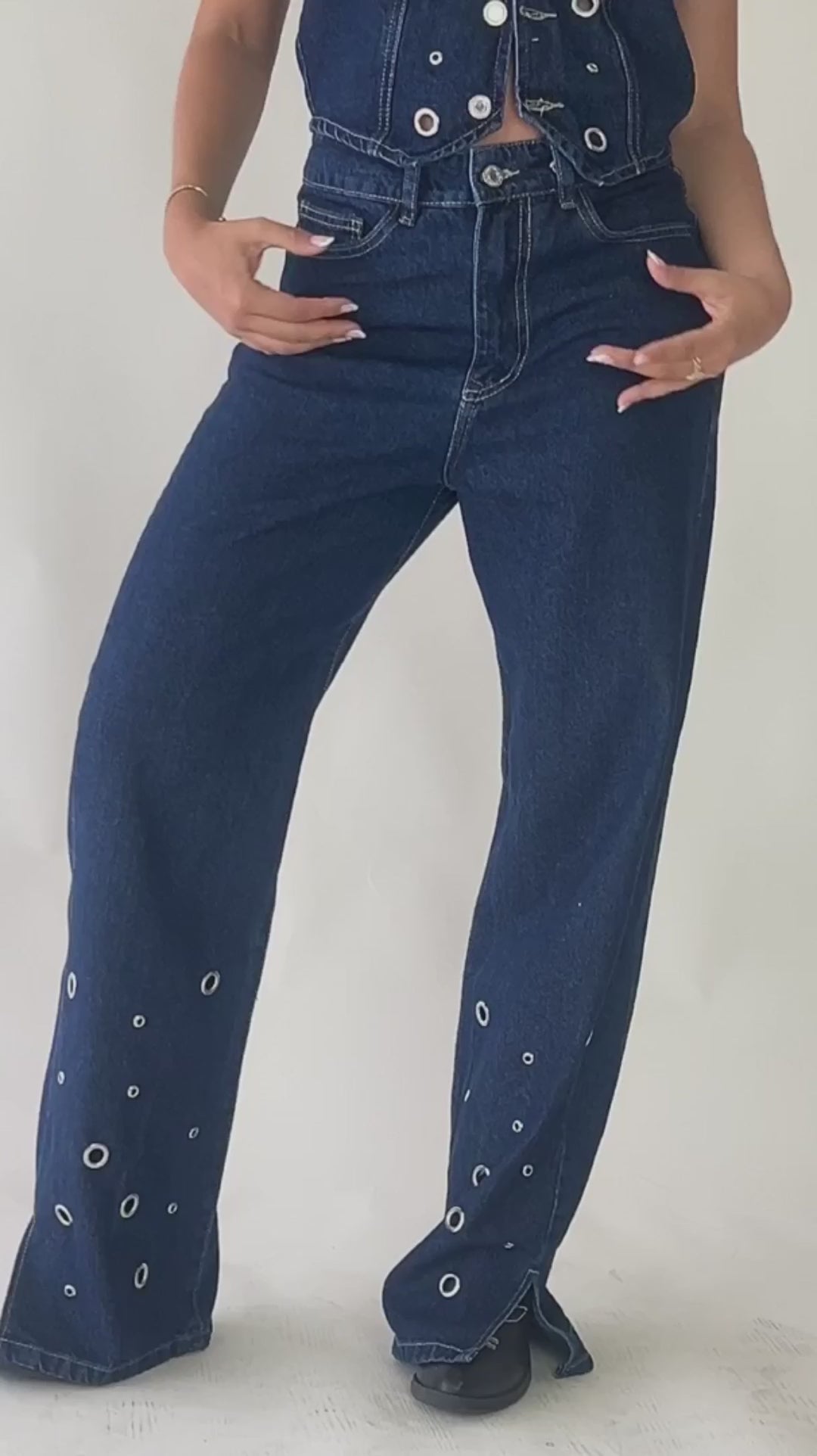 Orbit – Jean con detalles metálicos