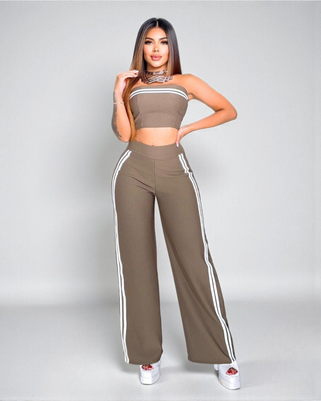 Groove - Conjunto dos piezas con lineas blancas